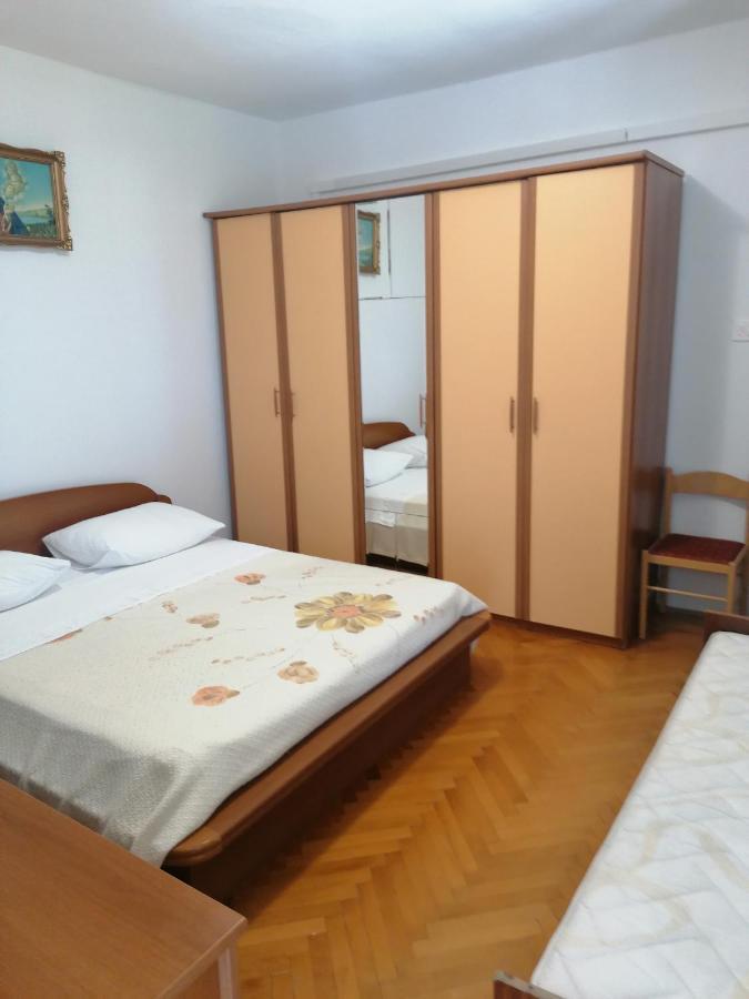 Apartments And Rooms Tomas Podstrana Exterior photo