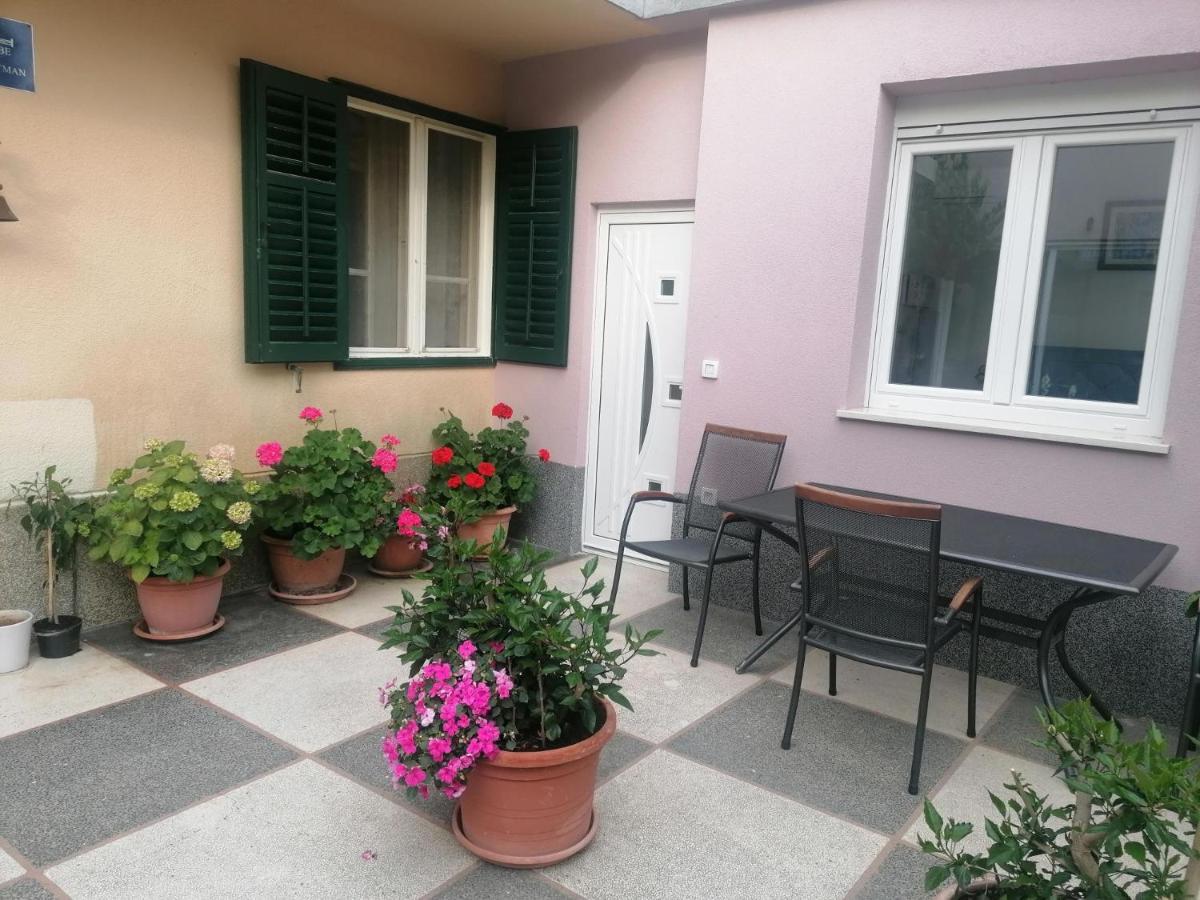 Apartments And Rooms Tomas Podstrana Exterior photo